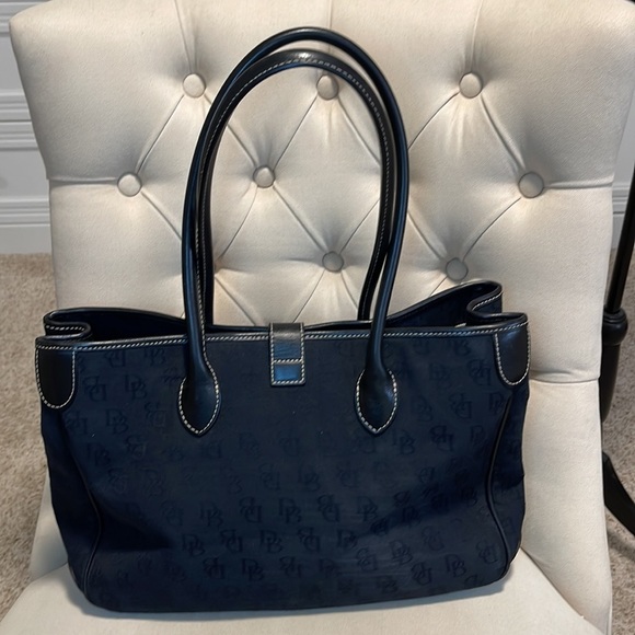 Dooney & Bourke K1013498 black monogram jacquard with black leather trim tote - Picture 3 of 13